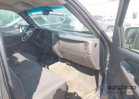 2003 Chevrolet Silverado 1500 Work Truck z USA, uszkodzony, nr VIN 1GCEC14V93Z229852